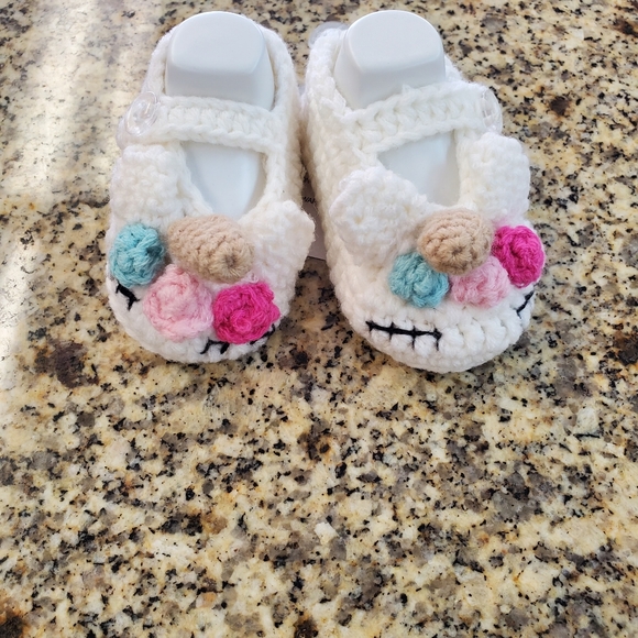 Nwt baby girl unicorn bibs, blanket. Shoes rattle, socks and more - Picture 13 of 16